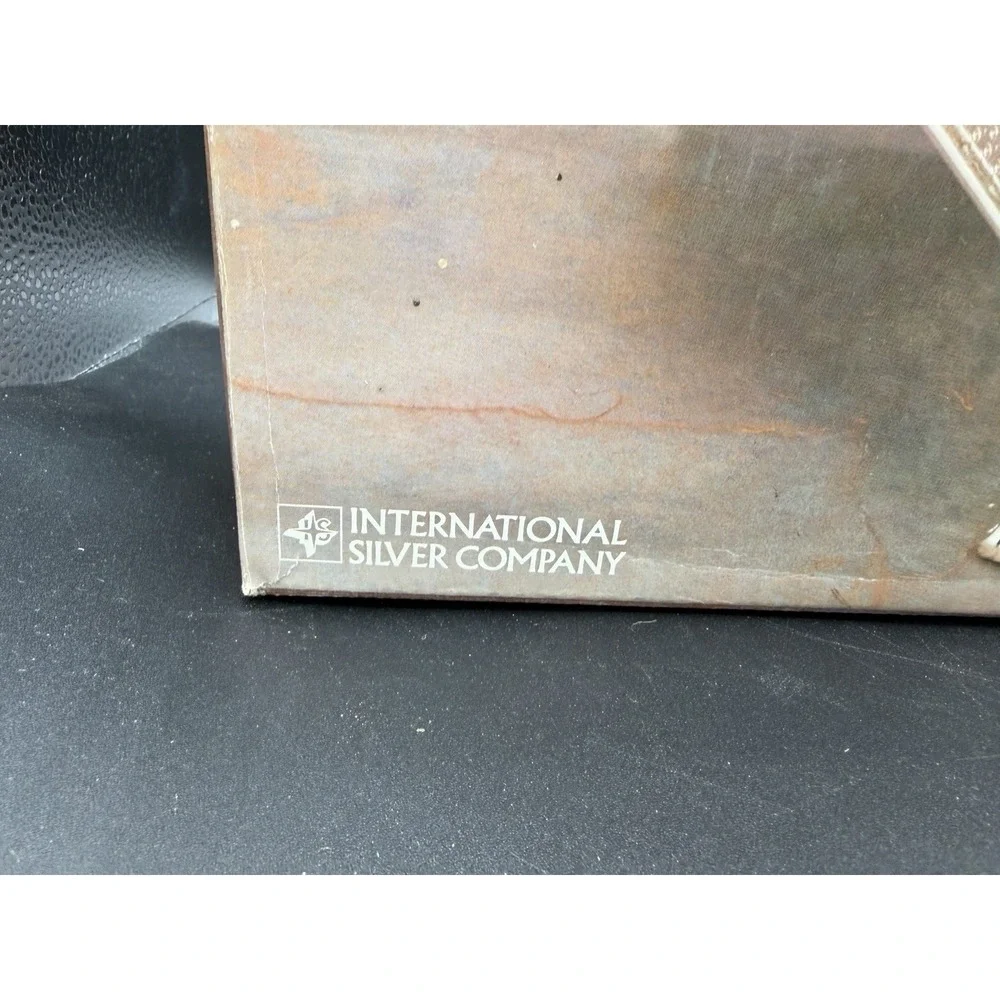 🍽️✨ NIB International Silver Co. Silver‑Plated 2‑Quart Server w/ Liner & Cover